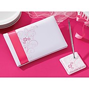 rose livre flore invité de mariage et un stylo mis en satin
