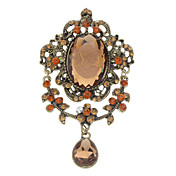 reina relievo joya broche vintage