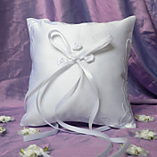 elegant rose ring pude i hvid satin med broderi