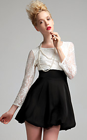 ts en noir et robe en dentelle blanche