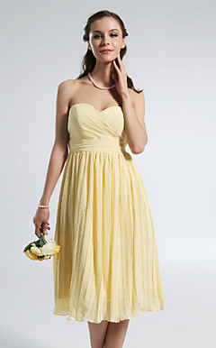 A-line Strapless Sweetheart Knee-length Chiffon Bridesmaid Dress