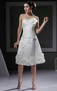 a-line trägerlosen knielangen Satin Brautkleid mit 3D Blumen