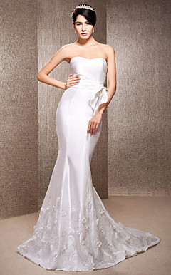 Trumpet/Mermaid Strapless Court Train Taffeta Wedding Dress