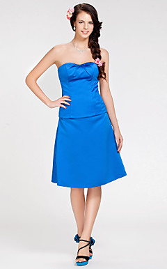 A-Line Sweetheart knee-lunghezza Satin abito da damigella d'onore