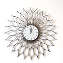 reloj de pared artística en el diseño floral de las funciones