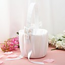 cesta de flores de raso blanco con cintas de lirio