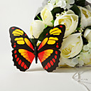 Beau papillon en plastique rouge et jaune